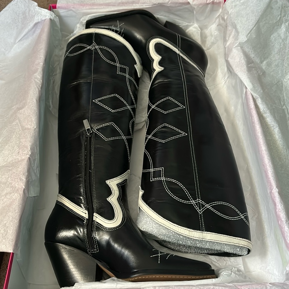 Vince Camuto Cowgirl boots knee high black/white zip up